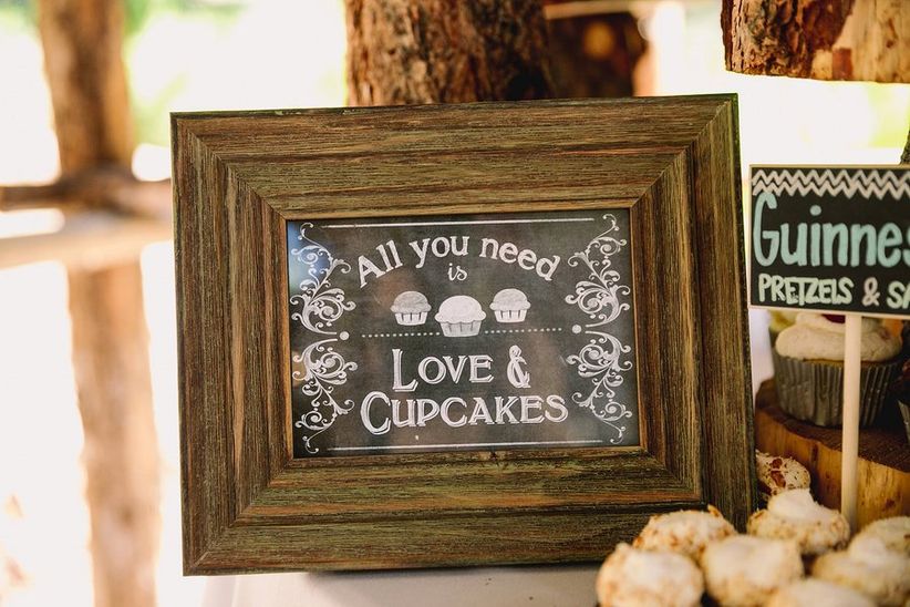 love and cupcakes sign 