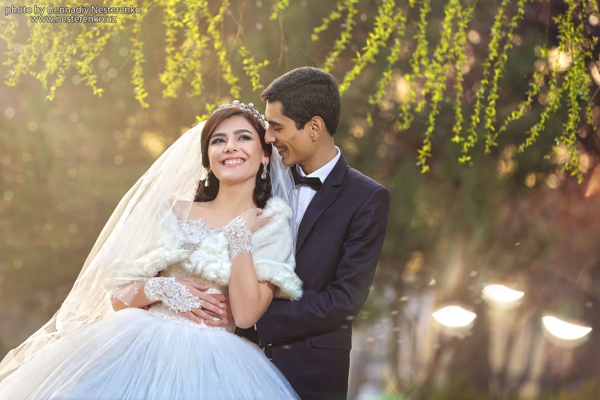 Невеста узбекистан жених. Келин куёв. Жених и невеста Узбекистан. Узбекская невеста. Узбекские жених и невеста.