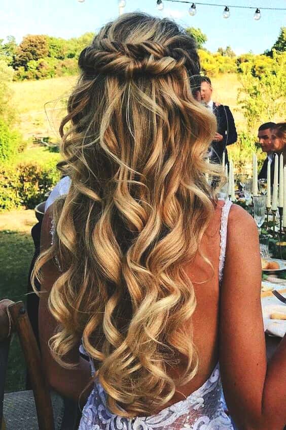 curly-blonde-bridal-hairstyle-2019-min
