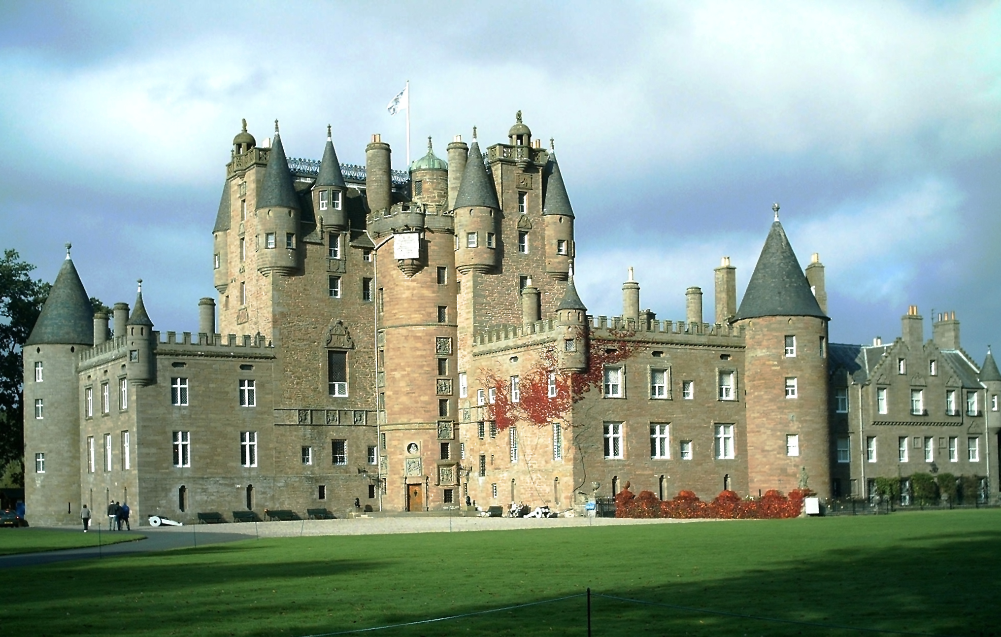 Glamis Castle, Angus & Dundee - Wikimedia Commons